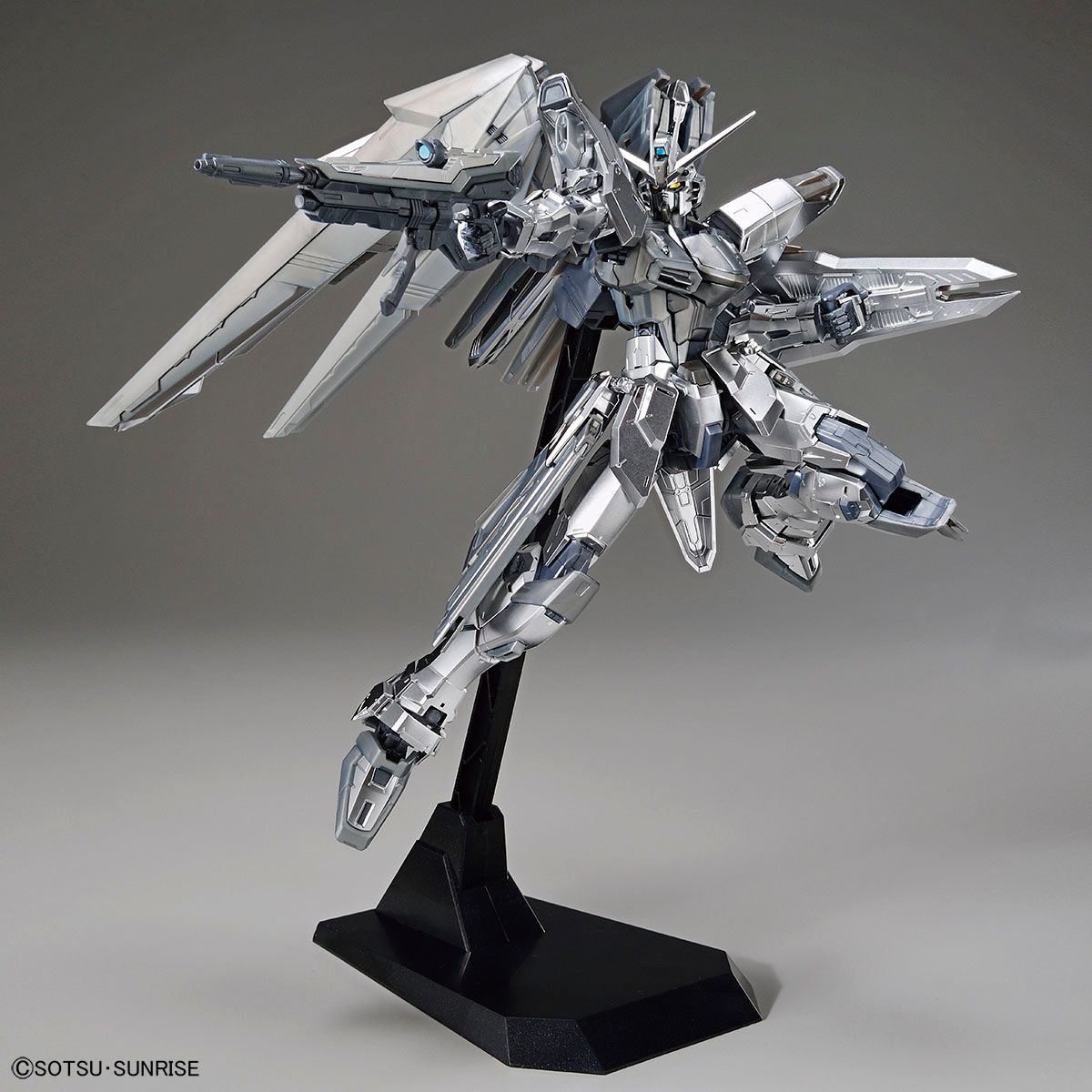 THE GUNDAM BASE LIMITED MG FREEDOM GUNDAM Ver.2.0[SILVER COATING]